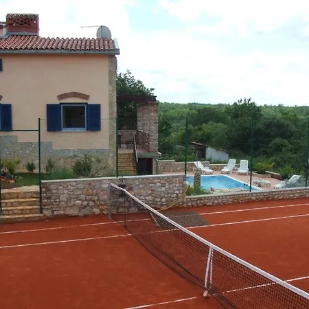 Prázdninový dům In With Tenniscourt