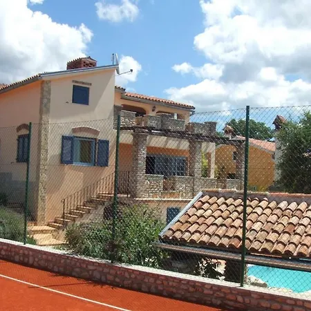 펜션 In With Tenniscourt Višnjan