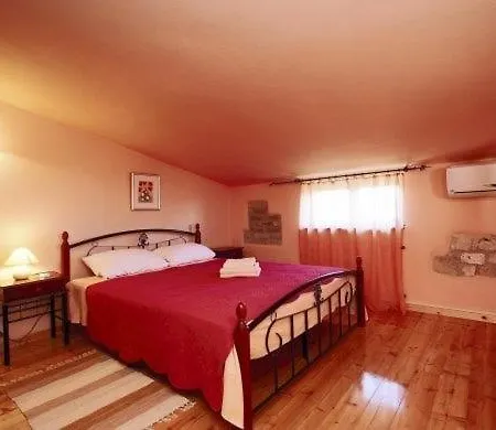 In With Tenniscourt